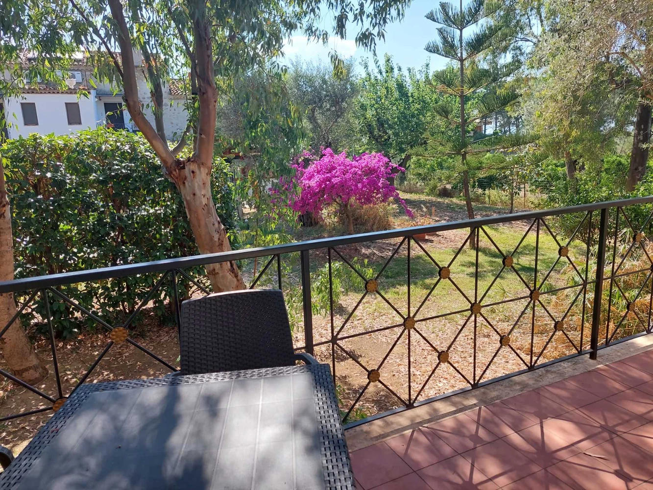 Appartamentino Bilocale — il terrazzino sul giardino