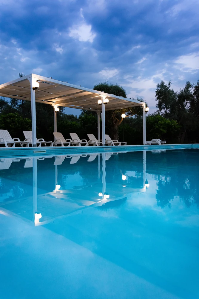 La piscina del casale al tramonto